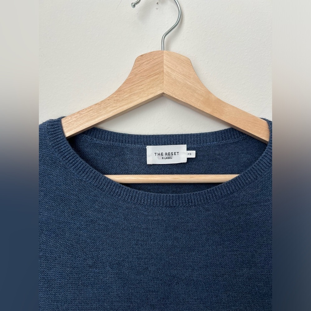 The Reset R Label Essential Pullover Top - Picture 4 of 10